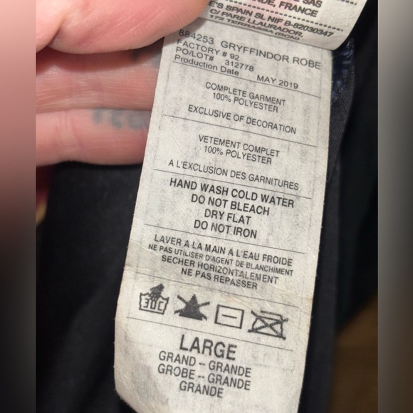 Harry Potter Gryffindor Costume - Picture 4 of 6